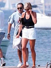 Lady Di e Dodi al Fayed morreram em acidente de carro em 1997 