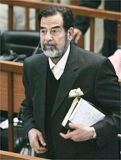 O ex-ditador iraquiano Saddam Hussein, condenado à forca 