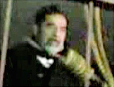 Imagem de filmagem clandestina mostra Saddam pouco antes de execuo