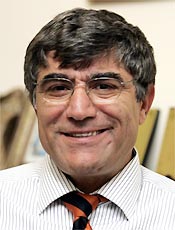 Hrant Dink, 53, morto a tiros em frente a sede de jornal na Turquia