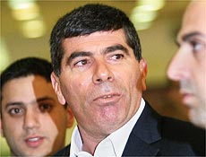 Gabi Ashkenazi deixa encontro com premi e ministro da Defesa de Israel aps indicao