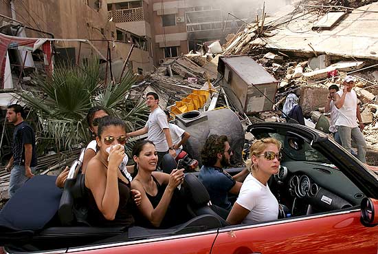 Fotografia de Spencer Platt leva o prmio de foto do ano pelo "World Press Photo"; imagem mostra bairro arrasado no sul de Beirute, em 15 de agosto de 2006.