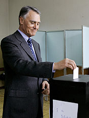 Anibal Cavaco Silva, presidente portugus, vai s urnas em Lisboa<BR>