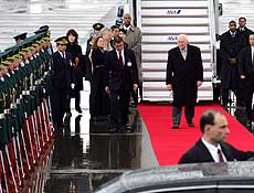 Dick Cheney  recebido com honras no Aeroporto Internacional de Haneda, em Tquio