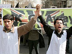 Estudantes iranianos protestam contra oposio ocidental a programa nuclear