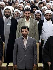 Presidente do Ir, Mahmoud Ahmadinejad, encontra clrigos