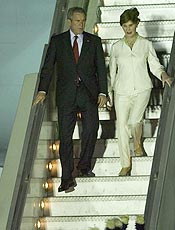 George W. Bush e a primeira dama Laura chegam  Guatemala 