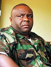 Jean-Pierre Bemba, acusado de alta traio, mantm Exrcito prprio