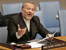 O ministro iraniano Manouchehr Mottaki rejeitou na ONU a nova resoluo contra o pas