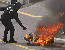 Sul-coreano ateia fogo no prprio corpo em protesto contra acordos entre EUA e Coria