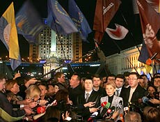 Lderes da oposio da Ucrnia falam a jornalistas contra dissoluo do Parlamento