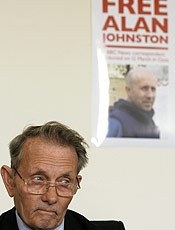 Graham Johnston, pai do reprter seqestrado em Gaza, faz apelo