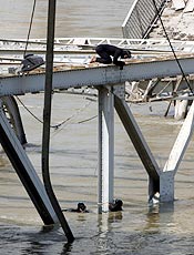 Exploso destri ponte que liga regies leste e oeste de Bagd