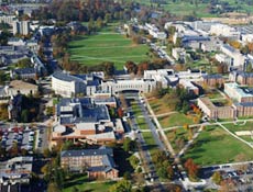 Campus de Virginia Tech, onde um atirador matou ao menos 32 pessoas ontem