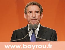 O centrista Franois Bayrou rejeita apoiar Royal ou Sarkozy em 2 turno na Frana