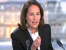 A candidata socialista  Presidncia francesa, Sgolne Royal, durante debate na TV 