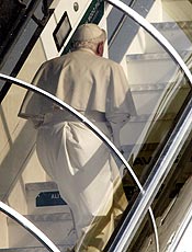 Papa Bento 16 embarca rumo ao Brasil para visita de cinco dias