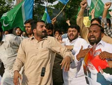 Paquistaneses antigoverno de Lahorea protestam contra violncia em Karachi