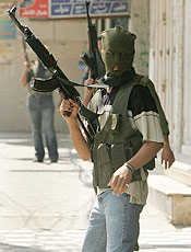 Homem armado em Gaza; Hamas mata 7 guardas ligados a Fatah