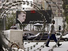 Outdoor em Beirute mostra rosto de Rafik al Hariri e dias passados desde sua morte