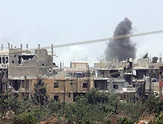 Coluna de fumaa sobe de Nahr el Bared aps novos confrontos entre Exrcito e radicais
