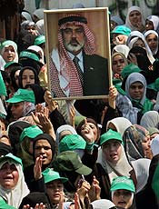 Na foto, Ismail Haniyeh, do Hamas, que ainda controla Gaza