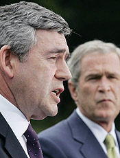 Gordon Brown, em entrevista coletiva, ao lado de Bush