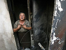 Angeliki Skoutsouri teve sua casa consumida pelas chamas na pequena cidade de Livadaki