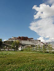 Palácio de Potala, uma das maiores atrações de Lhasa, no Tibete