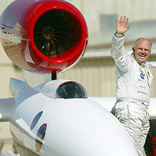 O milionário americano Steve Fossett, desaparecido há mais de um ano em vôo