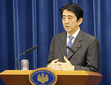 Um dia aps renunciar ao cargo, premi Shinzo Abe  internado em hospital no Japo