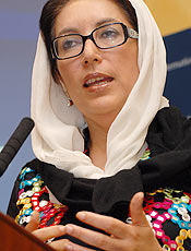Ex-premi Benazir Bhutto pode se livrar de acusaes de corrupo