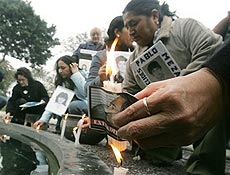 Parentes de estudantes mortos em La Cantuta comemoram decisão da Suprema Corte do Chile