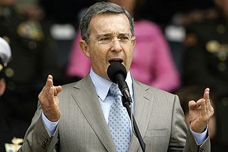 O presidente da Colmbia, lvaro Uribe, durante discurso nesta sexta-feira em cerimnia da escola de polcia de Bogot