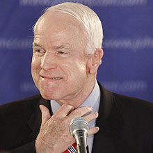 O pr-candidato republicano John McCain agradece a partidrios aps vitria com 37%