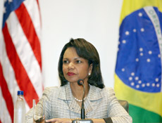 A secretria de Estado americana Condoleezza Rice em entrevista em Braslia