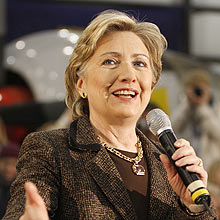 US Democratic presidential candidate Senator Hillary Clinton (D-NY) addresses a town hall meeting at Northstar-Neptune Aviation at Missoula International Airport in Missoula, Montana, April 6, 2008. REUTERS/Anne Medley (UNITED STATES) US PRESIDENTIAL ELECTION CAMPAIGN 2008 (USA) REUTERS