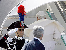 Papa Bento 16 embarca para os EUA em sua primeira viagem ao país como chefe da igreja