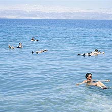 Mar Morto, onde fluturar é atração