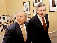 George W. Bush e Gordon Brown aumentam presso e fazem novas ameaas contra o Ir