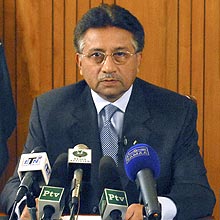 Musharraf faz pronunciamento à nação informando que irá renunciar ao cargo