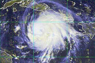 Imagem de satlite mostra a tempestade tropical Gustav sobre o Caribe nesta sexta-feira; ela pode voltar a ser um furaco