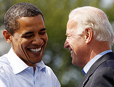Democratic presidential nominee Senator Barack Obama (D-IL) and his vice presidential running mate Senator Joe Biden (D-DE) share a laugh on stage during a campaign rally in Detroit September 28, 2008. REUTERS/Jason Reed (UNITED STATES) US PRESIDENTIAL ELECTION CAMPAIGN 2008 (USA) 