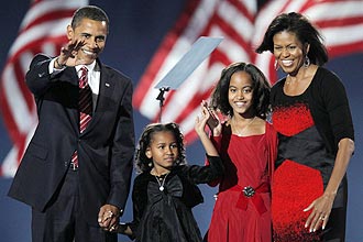 Obama, as filhas e a mulher, Michelle, durante festa da vitria