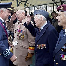 Veteranos participam de cerimônia pelos 90 anos do fim da Primeira Guerra Mundial