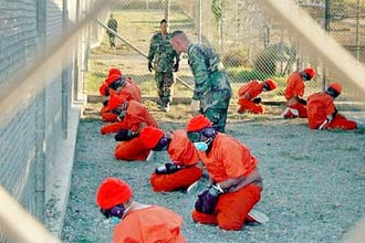 Prisioneiros na base de Guantnamo, em Cuba; UE acordou receber os ex-prisioneiros do centro de deteno militar americano