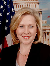 Kirsten Gillibrand substitui Hillary Clinton no Senado dos EUA