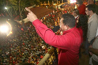 Hugo Chvez realiza discurso aps anncio de aprovao da reeleio ilimitada na Venezuela; veja mais fotos do presidente