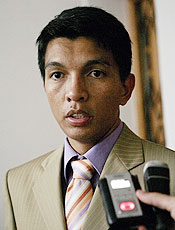 Andry Rajoelina conversa com a imprensa aps assumir Presidncia 