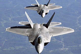 Um caa F-22 da Fora Area Americana caiu no sul da Califrnia nesta quarta-feira. Ainda no h informaes sobre o piloto